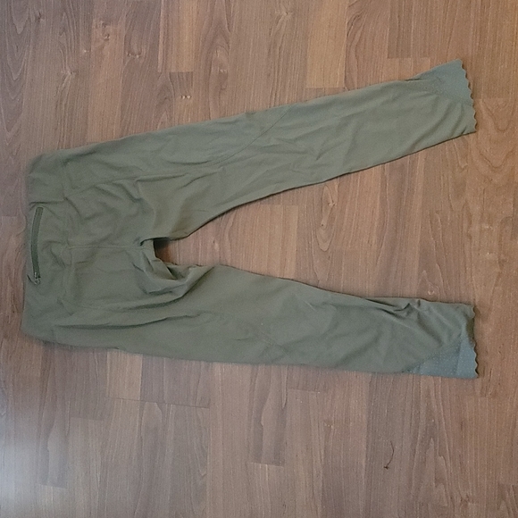 Low rise scalloped bottom leggings - Picture 2 of 3